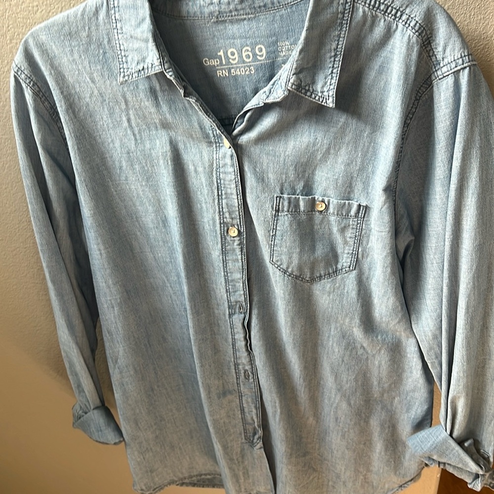 GAP. Denim button up.